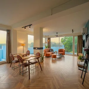 Minimalist Poshtel & Nova Deli