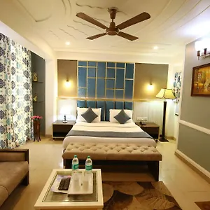 A Family Hotel Oppera Near Igi Airport Nowe Delhi