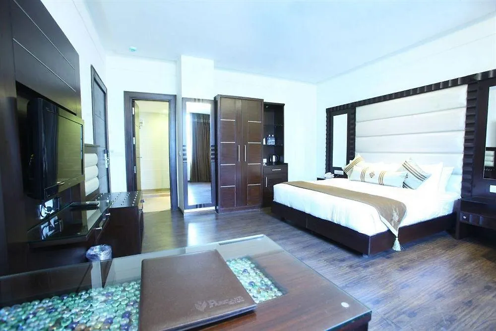 Parkland Grand Kapashera Neu-Delhi Hotel